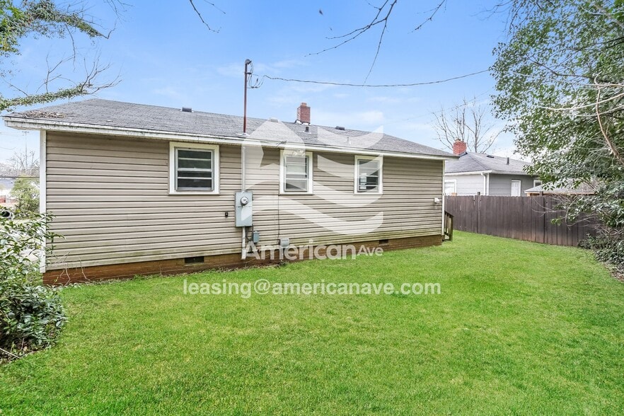 Building Photo - 1405 Benjamin St