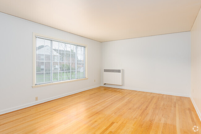 1BD, 1BA - 623-767SF - Edgewater Apartments