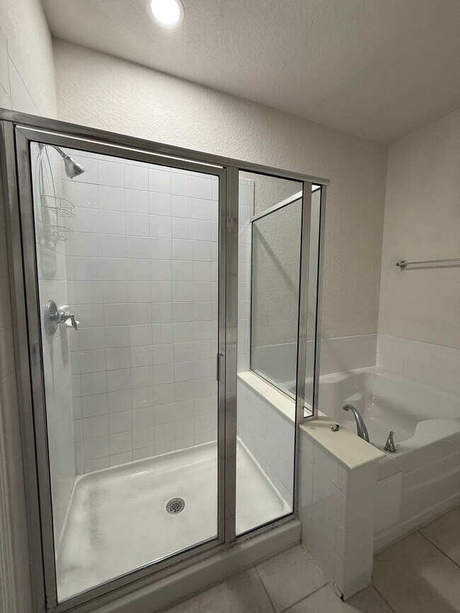 Building Photo - Come View This Amazing 3 Bed 2 Bath Single...