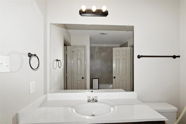 Building Photo - 3905 Vista Mar Dr