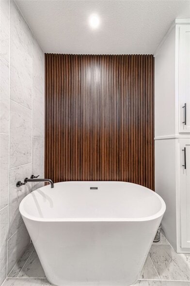 Building Photo - 5837 Clendenin Ave