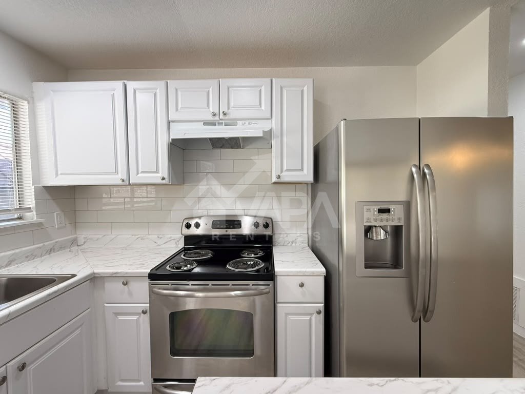 Building Photo - 2706 Lake Briar