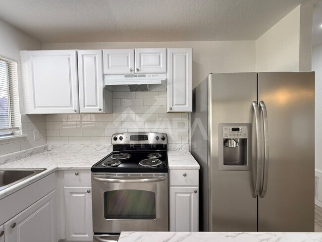 Building Photo - 2706 Lake Briar
