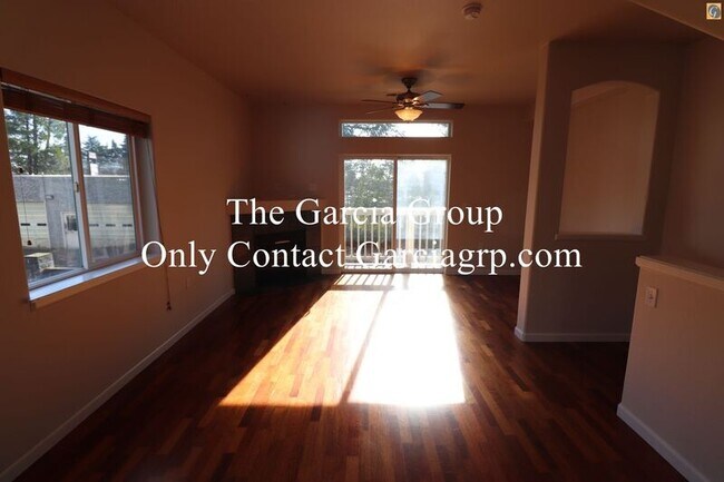 Building Photo - 10377 SW Ridgepath Ln