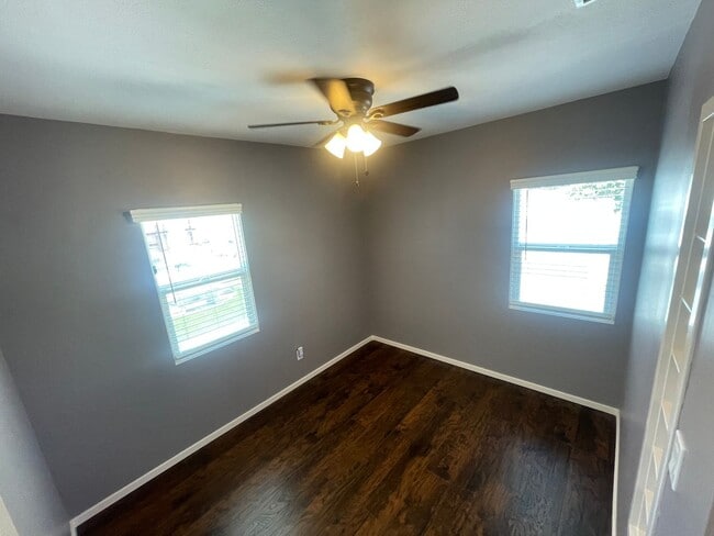 Building Photo - Charming 2-Bedroom Home with Private Yard ...