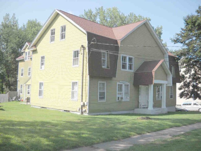 1st floor 2 bedrooms - 64 Main St