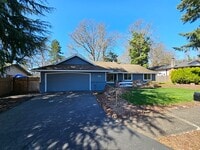 Building Photo - Roomy Ranch in Gladstone