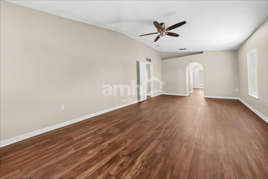 Building Photo - 97154 Yorkshire Dr