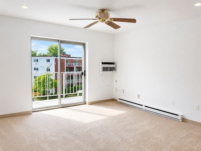 Building Photo - 25 Greentree Ln