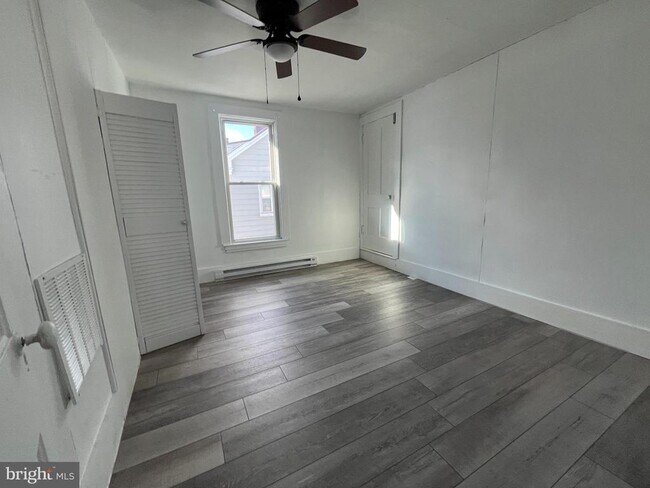 Building Photo - 762 Broad St