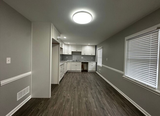 Building Photo - 3BR/2BA Home For Rent in Jtown!