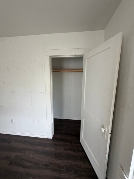 Building Photo - 807 S College Ave