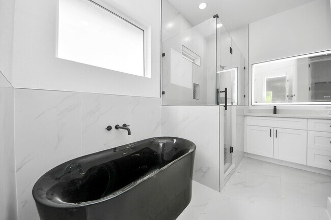 Building Photo - 8313 Venus St