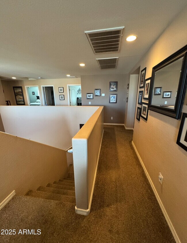 Building Photo - 40571 W Park Hill Dr