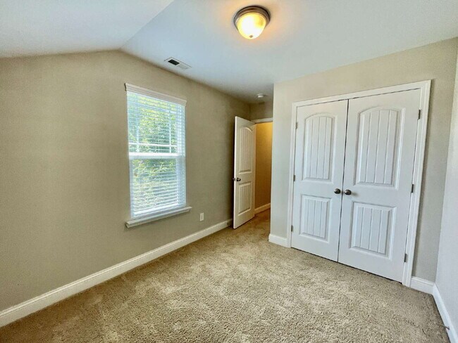 Building Photo - Beautiful 2 Story Home In Bridgeport North...