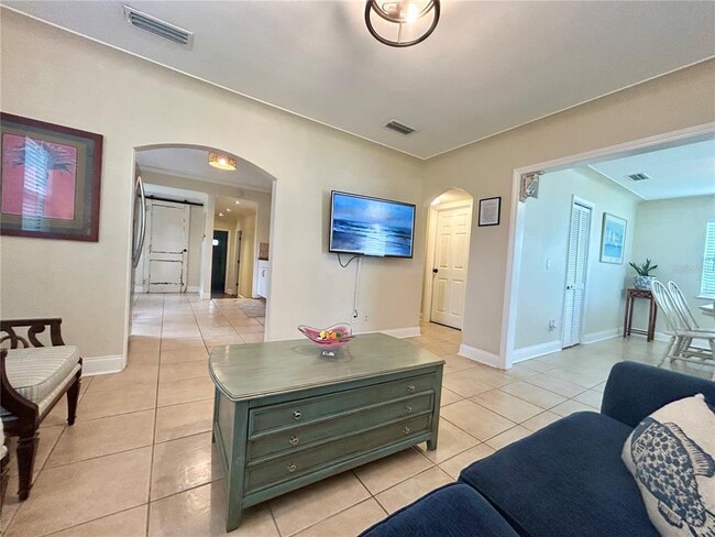 Building Photo - 5618 20th Ave S