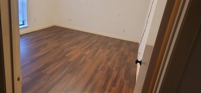 Building Photo - 7655 S Braeswood Blvd