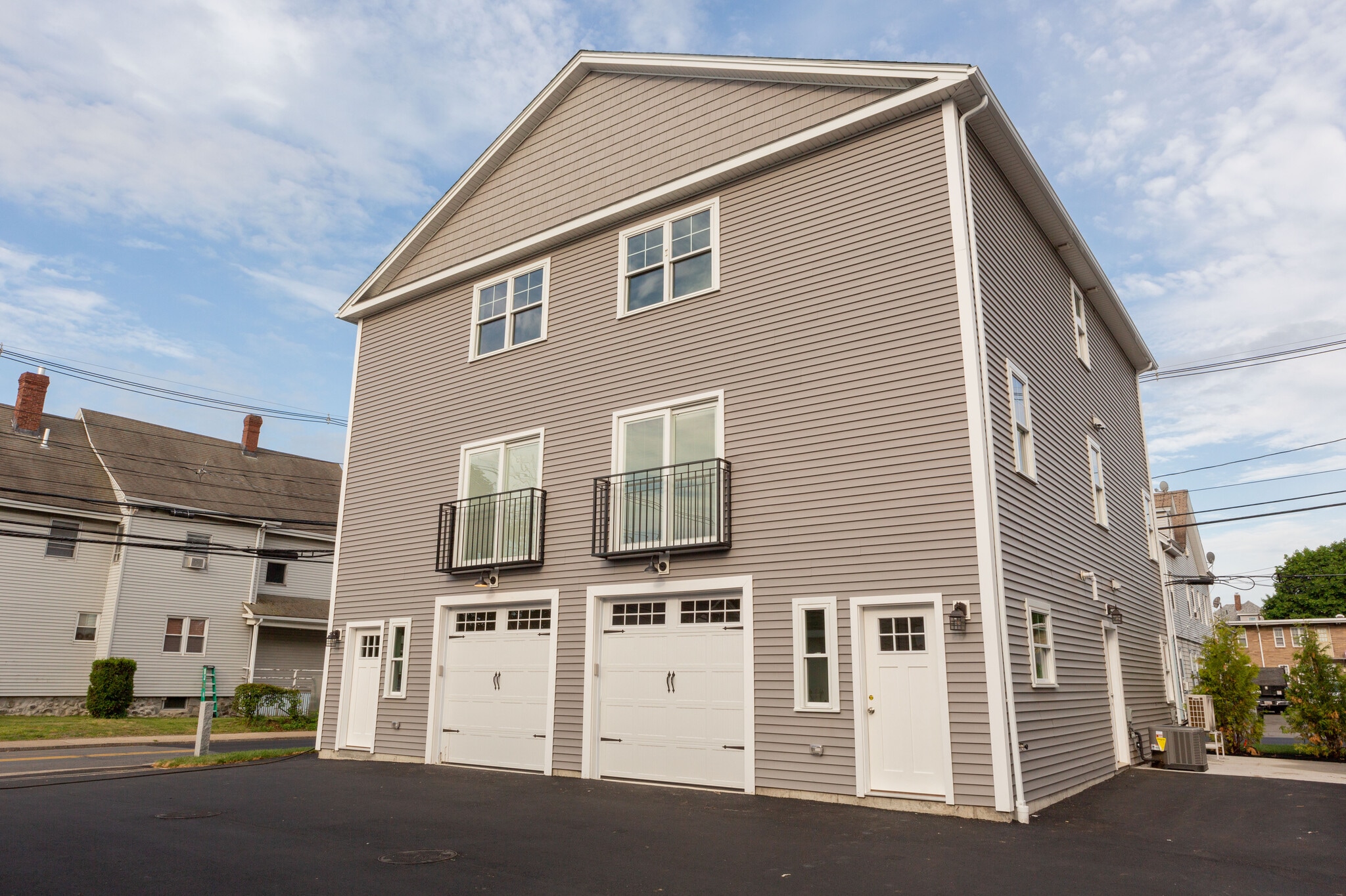 Building Photo - 63 Bacon St
