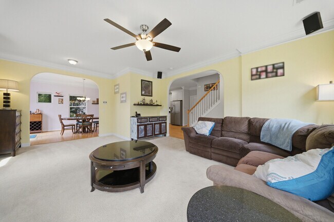 Building Photo - 431 Shorewood Pl
