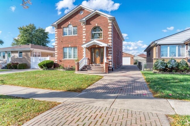 Building Photo - 4544 N Oriole Ave