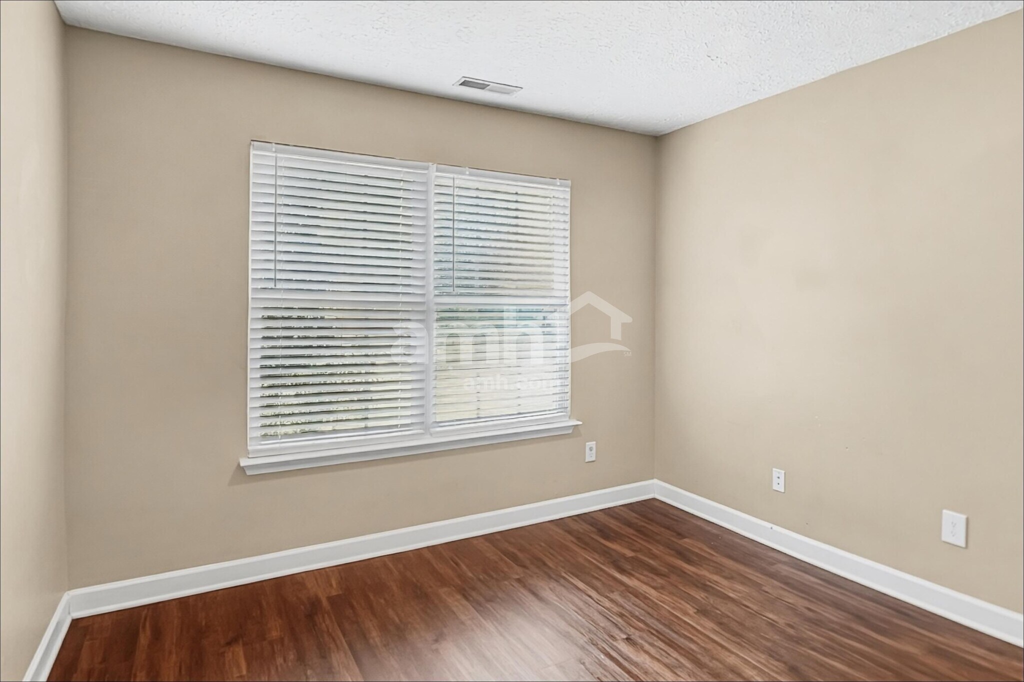 Building Photo - 8028 Meadowview Ln