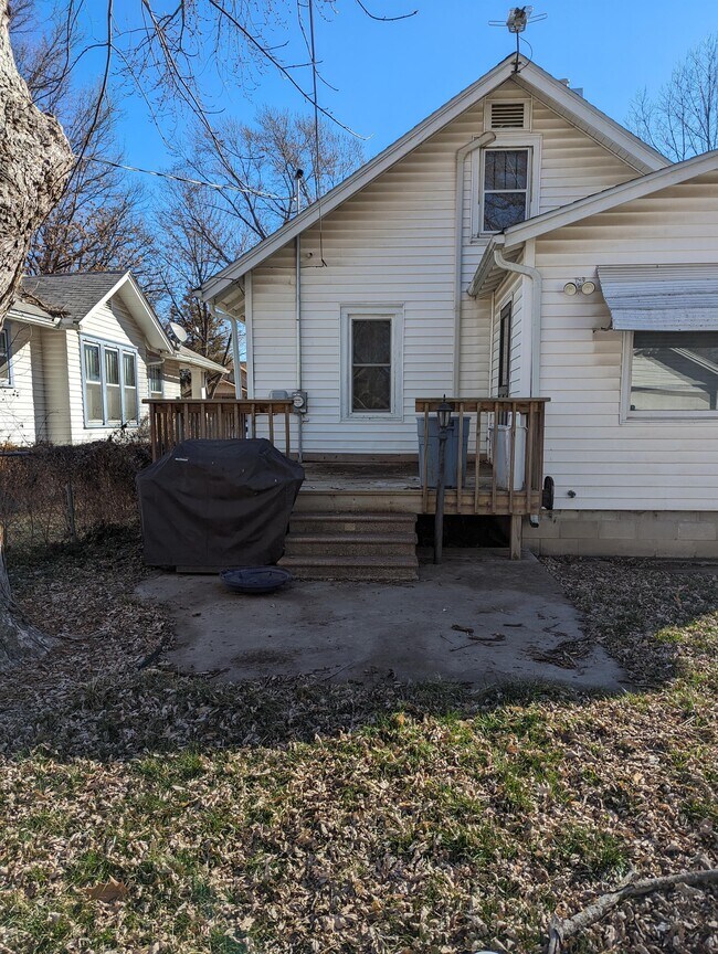 Building Photo - 1317 SW Plass Ave