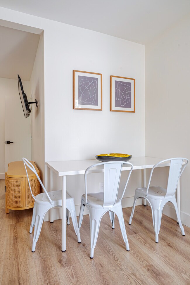 Building Photo - 5534 Alcove Ave