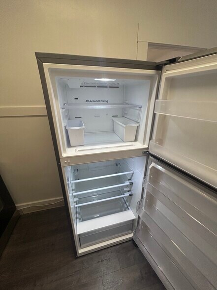 Samsung SS Fridge - 616 E 8th St