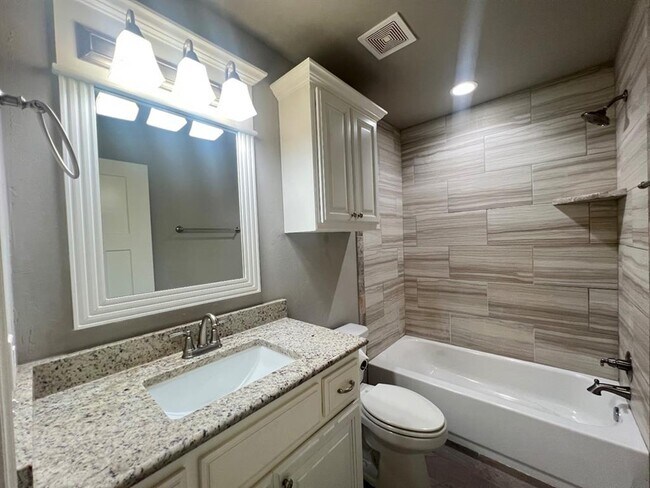 Building Photo - 8722 SW 40th Ter