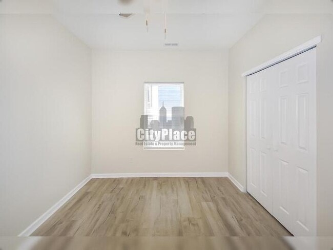 Building Photo - 614 Parkway Ave