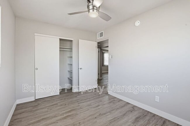 Building Photo - 1102 N 28th Pl