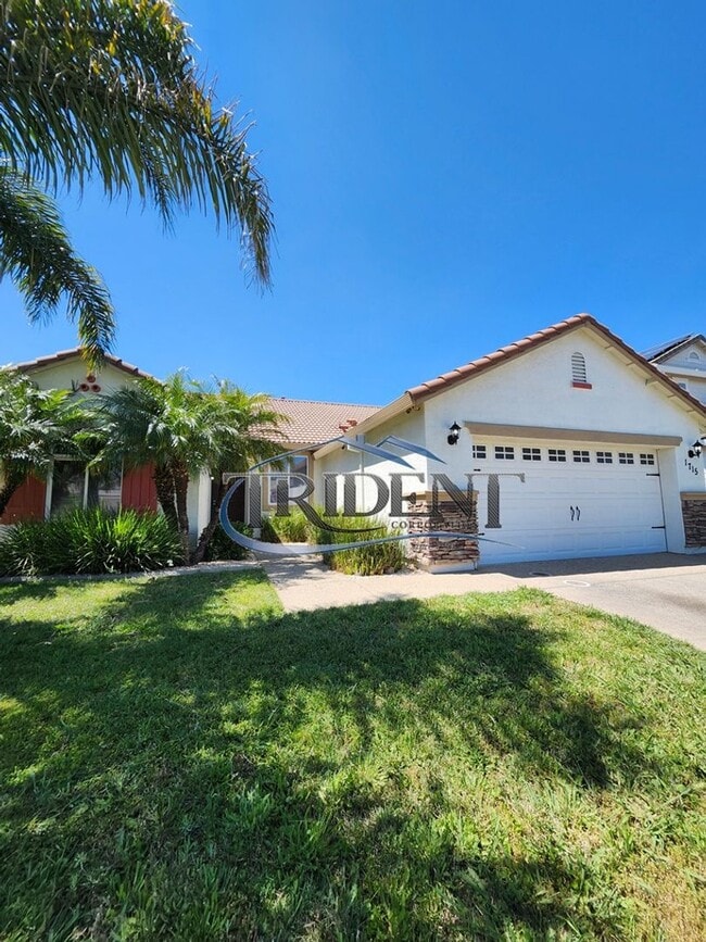 Building Photo - 3-bedroom 2-bath home with den located in Edgewater