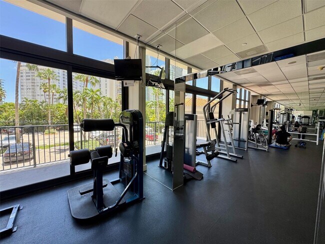 Building Photo - 1450 Brickell Bay Dr