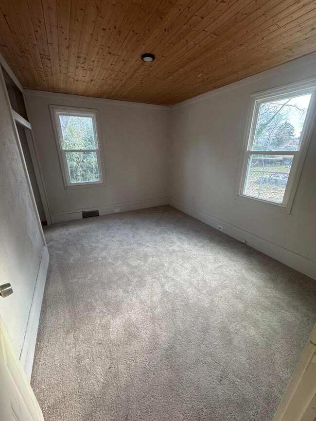 Building Photo - 309 S Lowell Ave