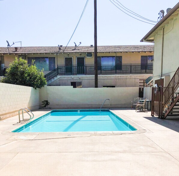 Building Photo - 312 E Live Oak St