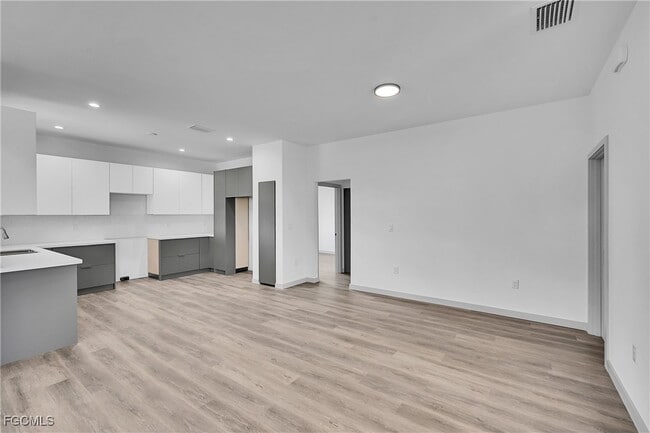 Building Photo - 1024 Halby Ave S
