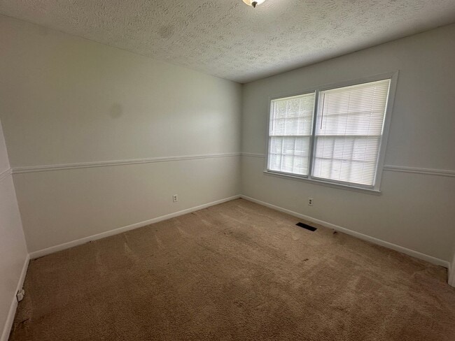 Building Photo - 2117 Marian Ln