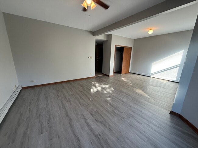 Building Photo - 5852 S King Dr