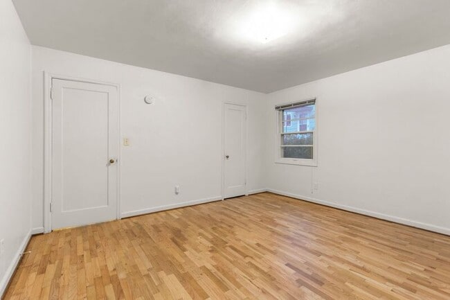 Building Photo - 6614 E Burnside St