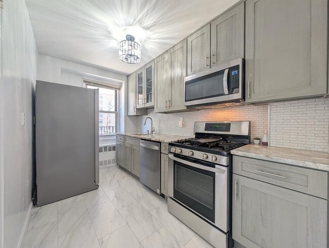 Building Photo - 225 ST PAUL Ave