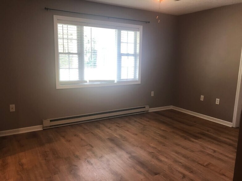 Building Photo - 47 Lines Ln