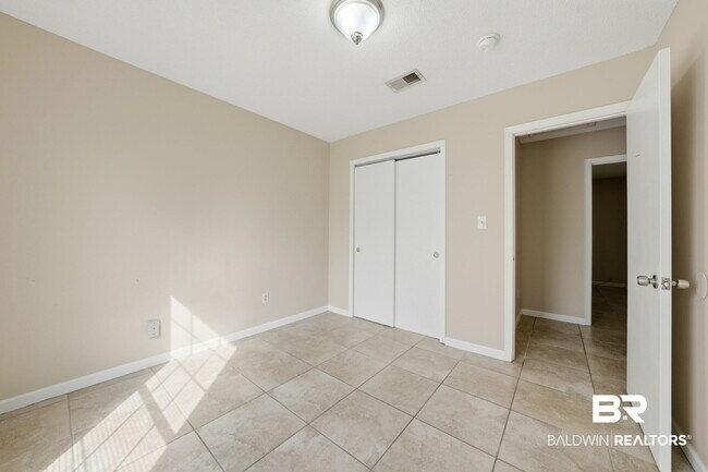 Building Photo - 6415 Schoel Ln