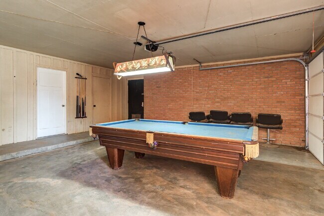 Building Photo - Renovated Three-Bedroom home in Central Lu...