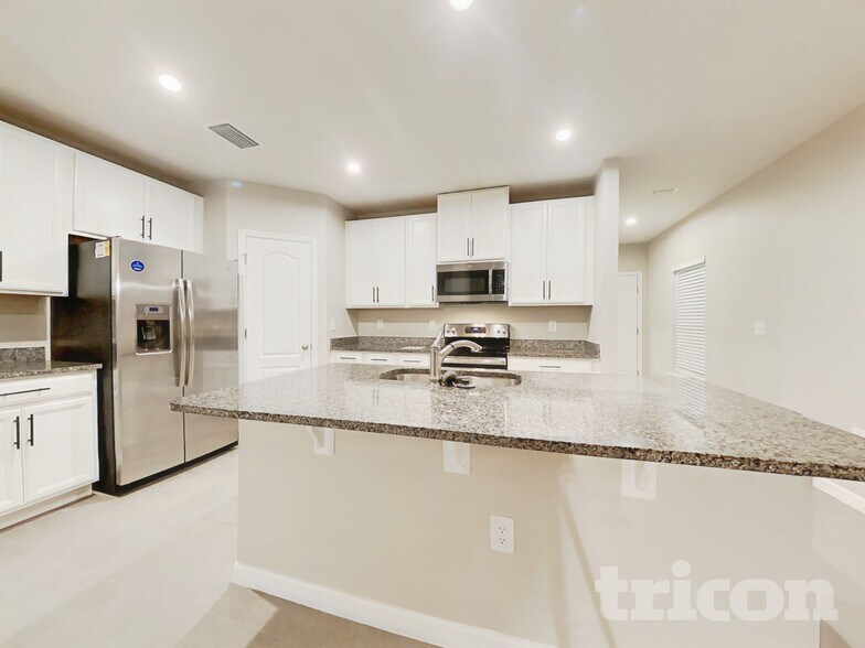 Building Photo - 11120 High Noon Trl