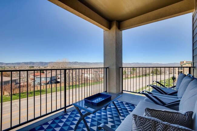Building Photo - Evolve Real Estate: Beautiful 2 bedroom Pl...