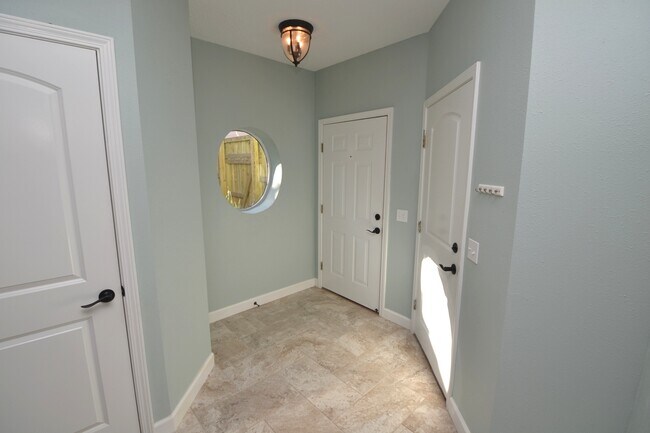 Building Photo - Gorgeous Upgrades!! St. Augustine Beach 2/...