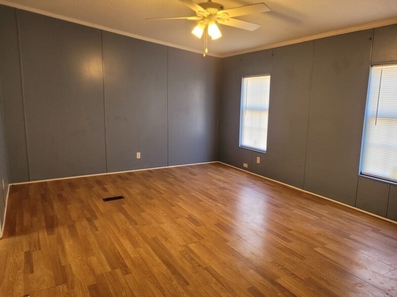 Building Photo - 22696 Lakeway Hbr