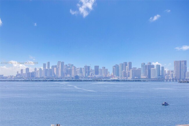 Building Photo - 7601 E Treasure Dr