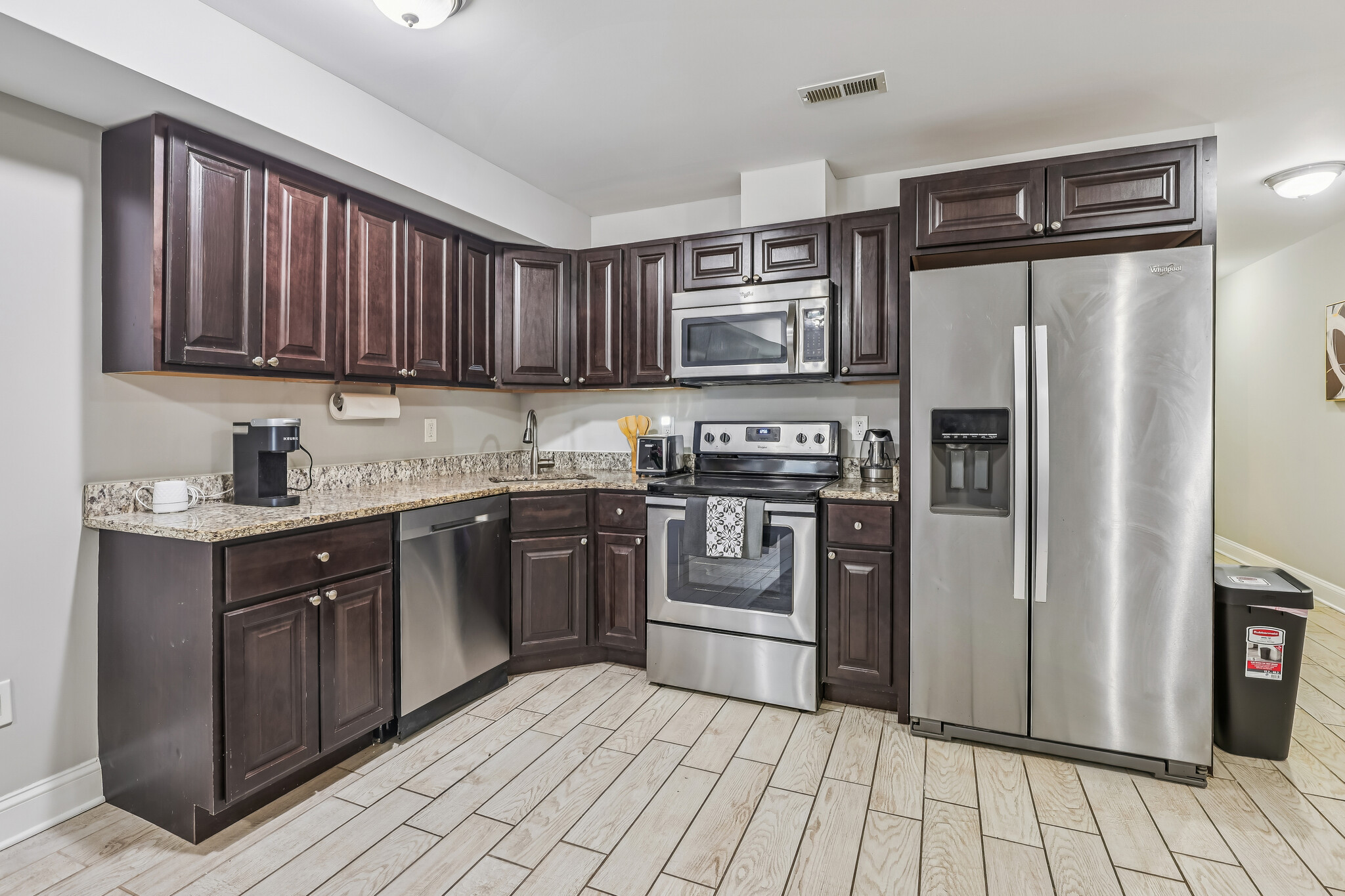 Building Photo - 1332 Levis St NE