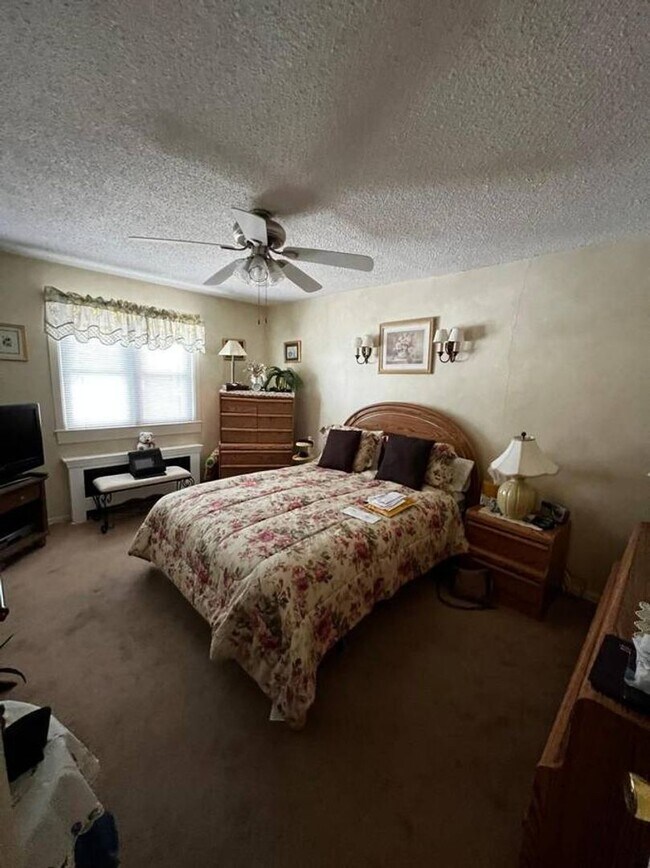 Building Photo - Lovely Cherry Hill Parke 2nd floor 2 bedro...